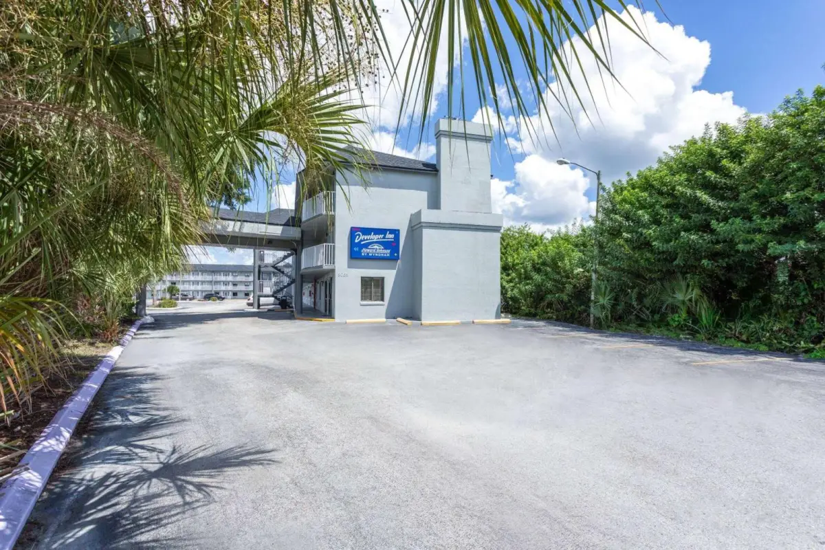 Developer Inn Highway, A Howard Johnson by Wyndham Main image